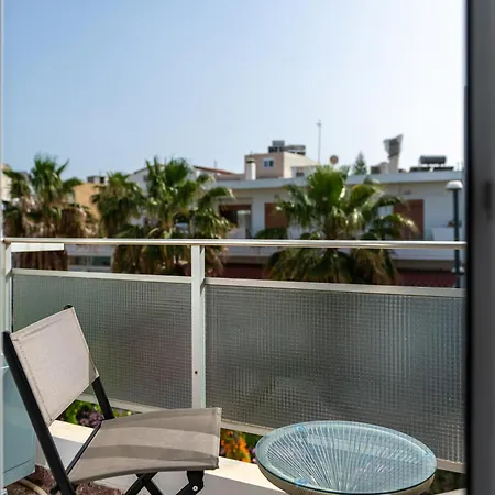 Wave 1 Min Walk To Near Center *