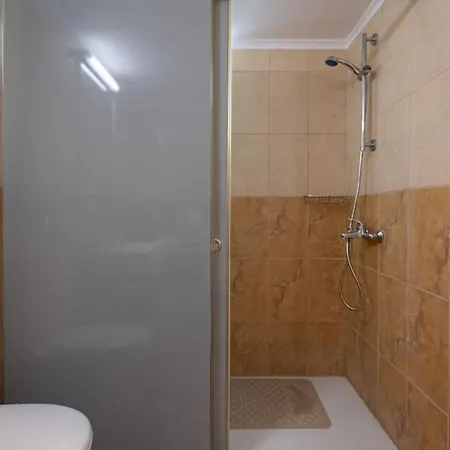 Wave 1 Min Walk To Near Center *