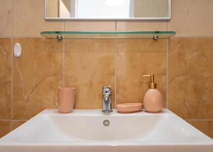 Wave 1 Min Walk To Near Center * بلدة كوس