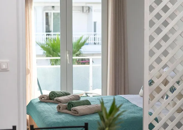 Wave 1 Min Walk To Near Center شقة *